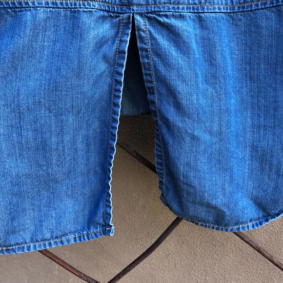 Cloth & Stone Chambray Split Back hem Button Down - Picture 6 of 8